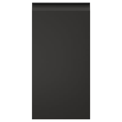 Svart rektangulär platt dörr med elegant, modernt svart handtag.