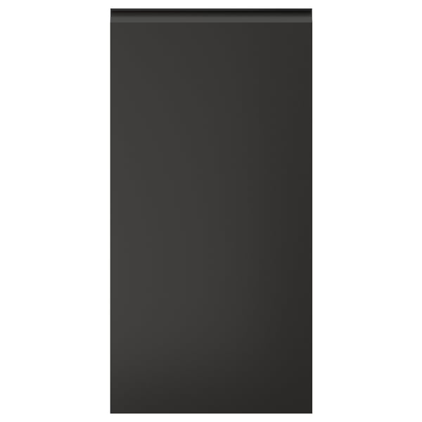 Svart modernt köksskåp med elegant, integrerat handtag.