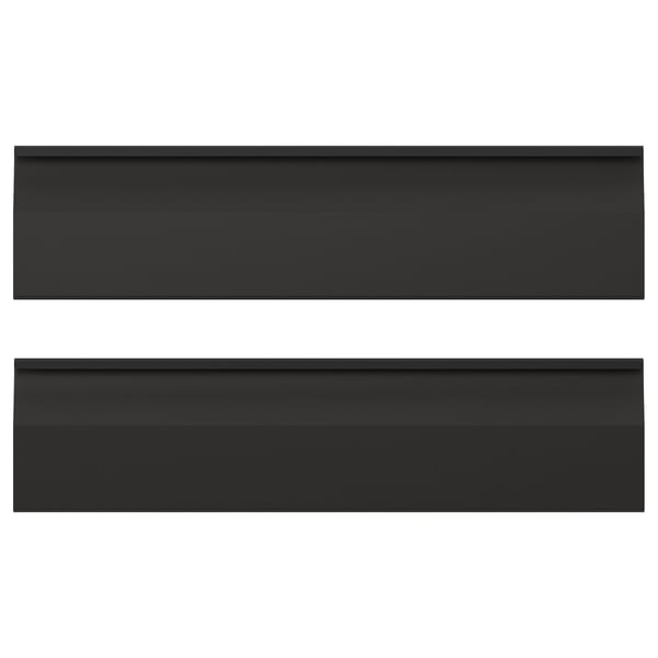 Två svarta rektangulära köksskåpsfronter med eleganta, enkla linjer och integrerade handtag. Modern, minimalistisk design.