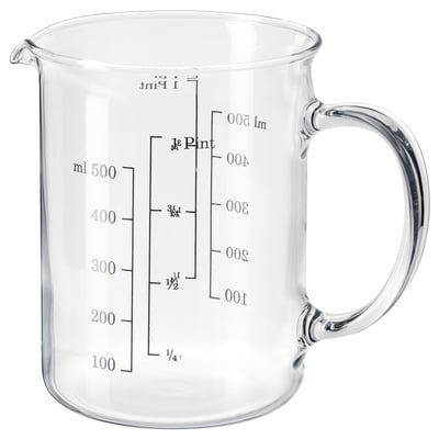 Mätkanna i klarglas med handtag, märkt i milliliter och koppar, transparent, enkel design, perfekt för köksbruk.