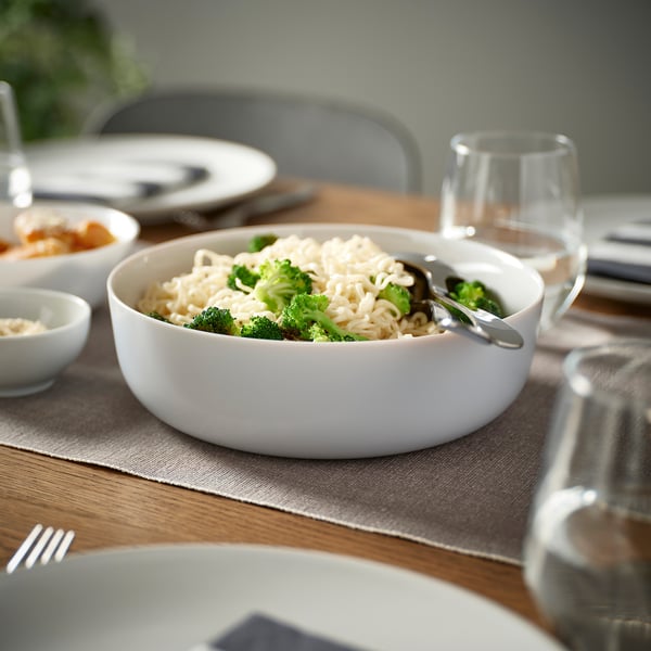 VITBLECKA skål i härdat glas med nudlar och broccoli