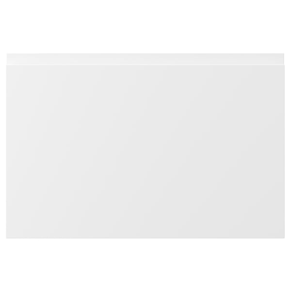VOXTORP mattvit köksmöbel med slät yta och integrerade handtag. Minimalistisk och modern design.
