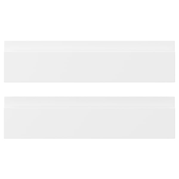 VOXTORP mattvita köksskåpsfronter med integrerade handtag - modern minimalistisk design