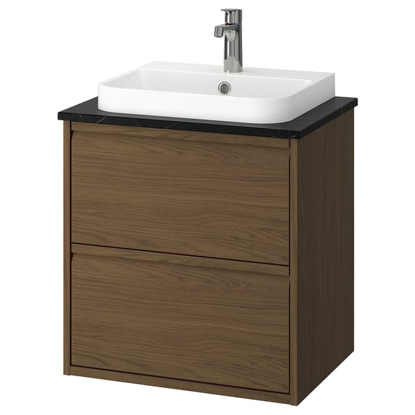 Un meuble-lavabo de salle de bain moderne, l’ÄNGSJÖN en bois sombre avec un lavabo carré blanc, des poignées minimalistes et un design élégant.