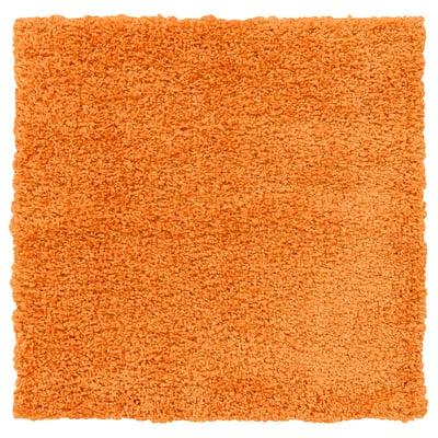 Un tapis hirsute rectangulaire orange. Il est doux, épais et résistant aux taches avec un design simple.