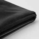 Housse de chaise en velours noir plié, texture lisse, aspect luxueux.