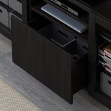 Bureau avec ordinateur portable ouvert et températures. Tiroir de rangement, fonction de fermeture douce.