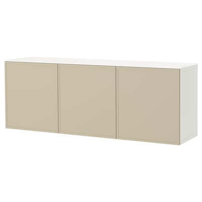Un buffet BESTÅ en beige. Il a trois sections avec des portes, une forme rectangulaire et un design moderne.