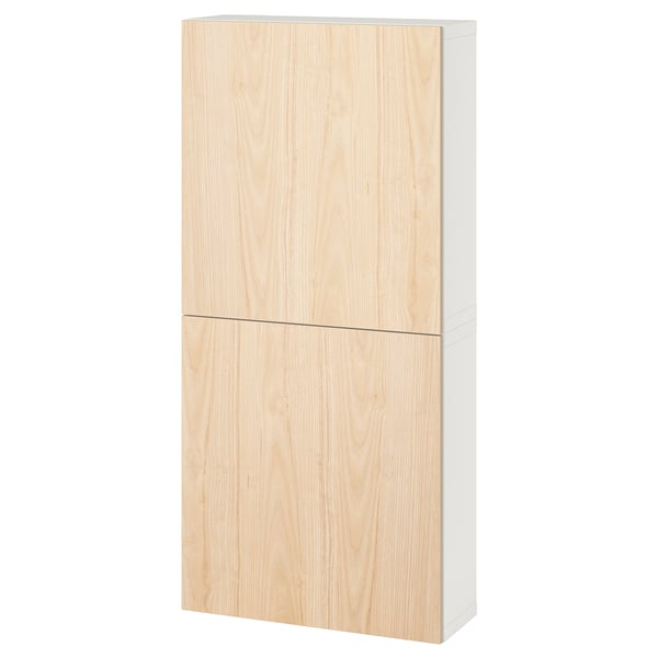 Armoire BESTÅ, bois clair et blanc, rectangulaire, design minimaliste moderne, murale avec charnières à fermeture amortie.