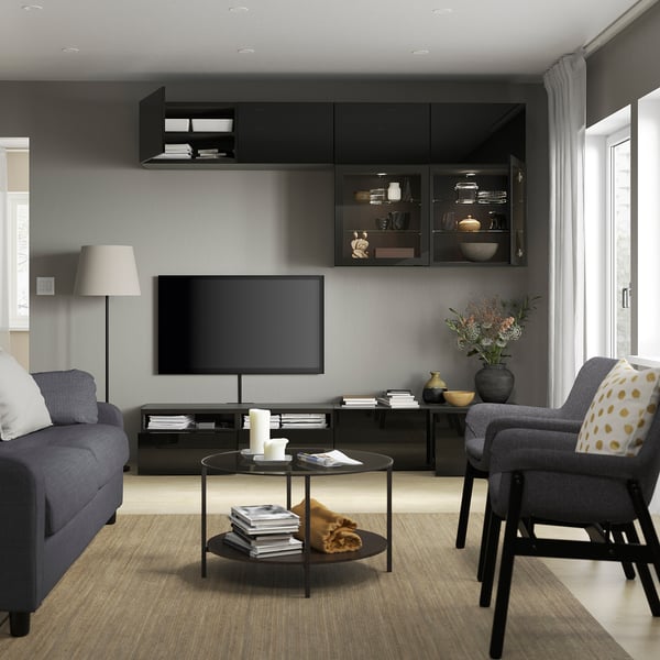 Salon moderne avec rangement TV BESTÅ, canapé et décoration.
