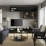 Salon moderne avec rangement TV BESTÅ, canapé et décoration.