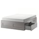 Lit gris BRIMNES avec tiroirs. Design moderne et rectangulaire, finition grise.