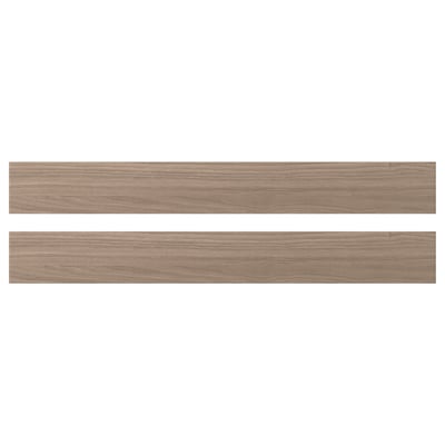 Deux panneaux de bois brun clair, simples et élégants, probablement des façades d’armoires de cuisine, exposées côte à côte.
