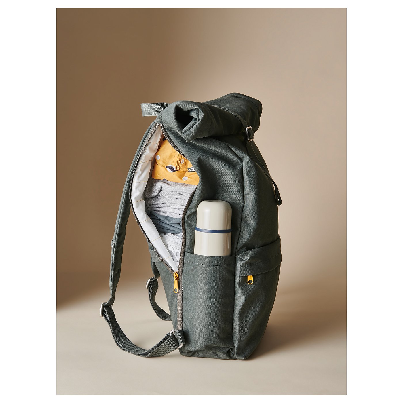 https://www.ikea.com/fr/fr/images/products/droemsaeck-backpack-olive-green__0852332_PH168614_S5.JPG?f=xxxl