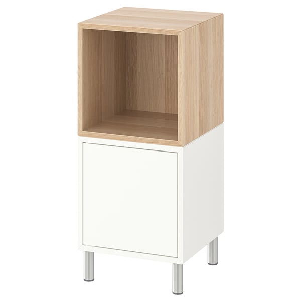 Unité de rangement EKET, blanche avec plateau en bois, combinant des rangements ouverts et fermés. Quatre pieds en métal pour un look moderne.