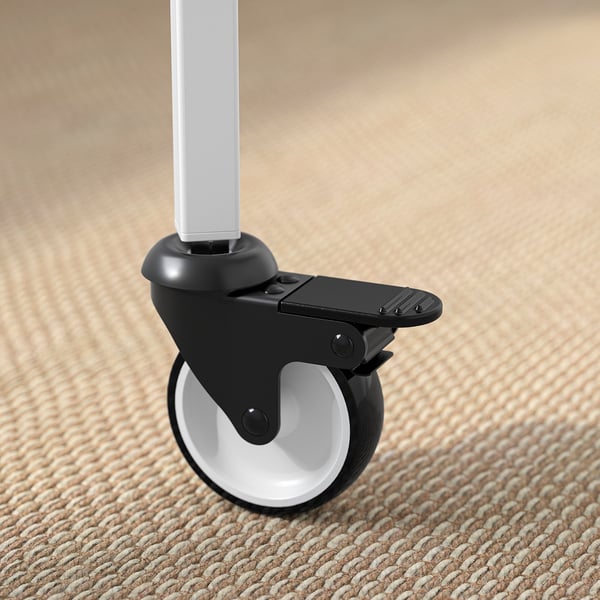 Gros plan d’une base à pieds à roulettes avec serrure pour tableau blanc mobile, montrant une conception robuste et des composants de qualité.