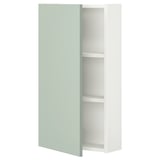 Une armoire murale ENHET blanche avec une porte gris-vert clair. Il dispose de deux étagères pour le rangement et a un design moderne et minimaliste.