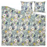 Parure de lit florale avec des fleurs bleu-vert, des feuilles sur un tissu doux en coton-viscose, comprend une couette et des taies d’oreiller.