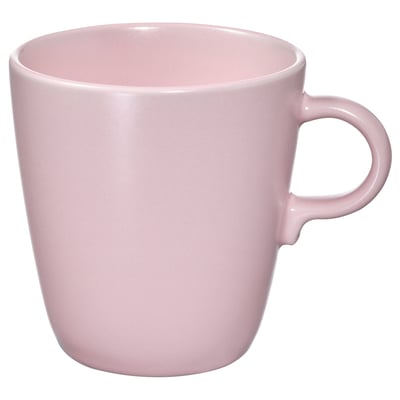 Une tasse FÄRGKLAR simple, rose clair, ronde avec une poignée simple.