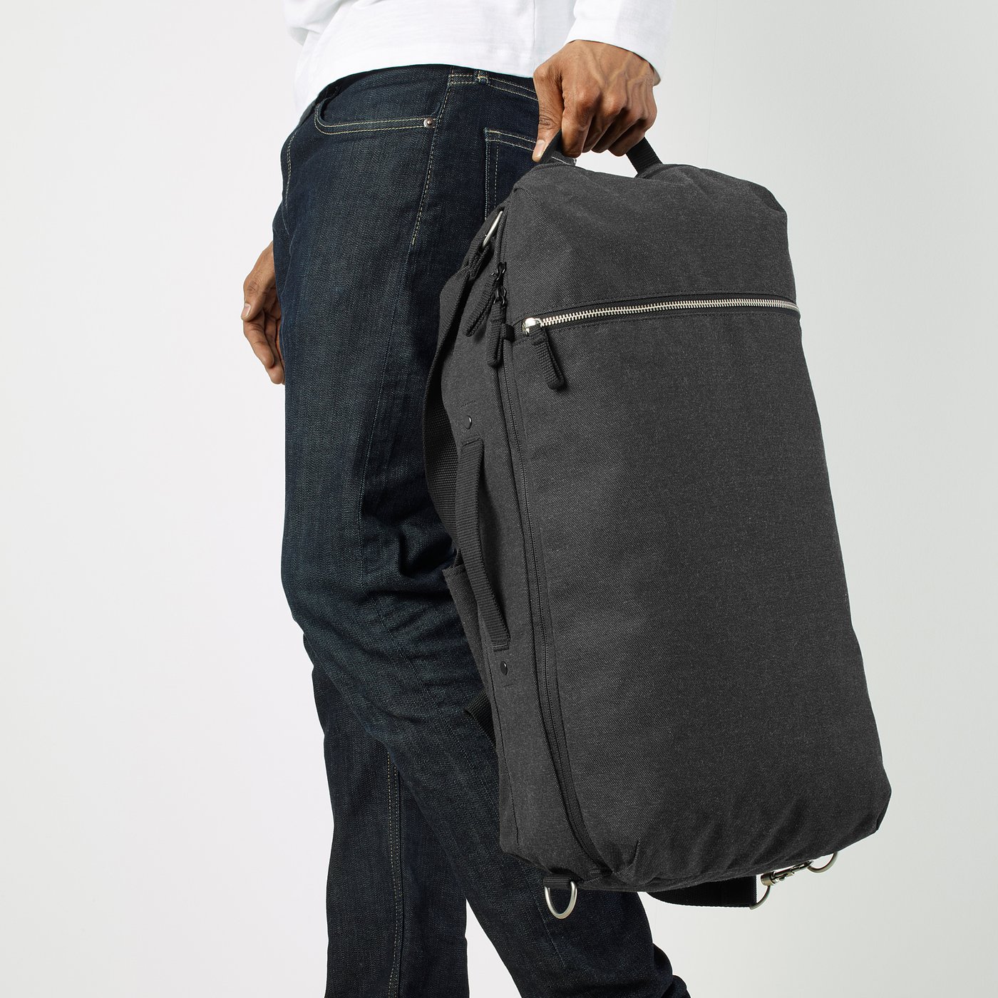 https://www.ikea.com/fr/fr/images/products/foerenkla-backpack-dark-grey__0911190_PE645959_S5.JPG?f=xxxl