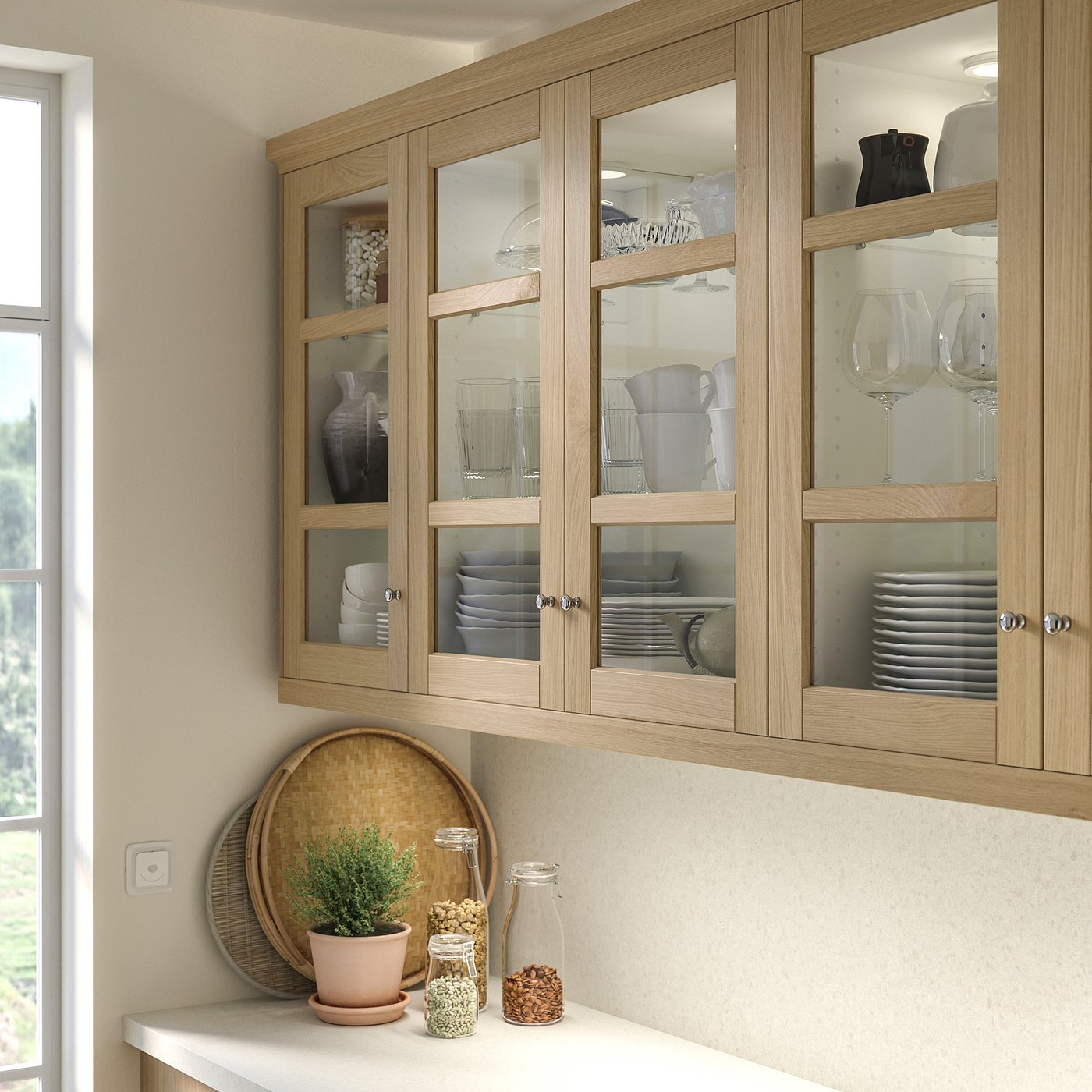 Façade D'une Cuisine Avec Meuble Gris Foncé, Parquet En Chêne, Plan De