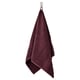 La serviette de bain fredriksjon violet foncé pend soigneusement, en 100 % coton, pliée avec un bord bordé décoratif.