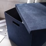 Boîte de rangement en velours bleu foncé GJÄTTA, rectangulaire avec poignées découpées, s’adapte aux étagères kallax.