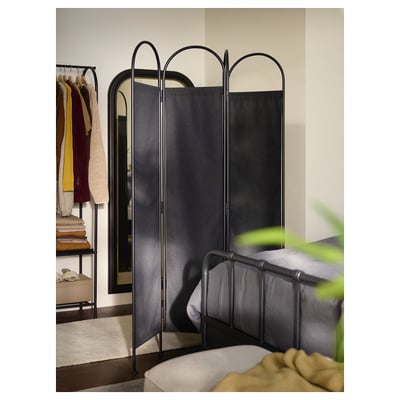 Séparateur de pièce noir, série GRÅFJÄLLET, style industriel moderne, 3 panneaux avec dessus arqué, cadre en métal et tissu polyester.