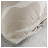 Gros plan de la fermeture éclair des housses de coussin, mettant en valeur la fonction de retrait facile.