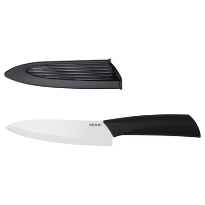 Couteau en céramique d’ikea. Manche noir, lame tranchante, avec gaine en plastique. Haute durabilité, design élégant.