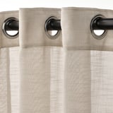 Rideaux avec œillets en métal pour un glissement facile, tissu transparent pour une intimité aérée et texture douce semblable à celle du lin.