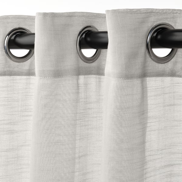 Rideau à œillets. Permet la lumière, offre de l’intimité. Design moderne et épuré.