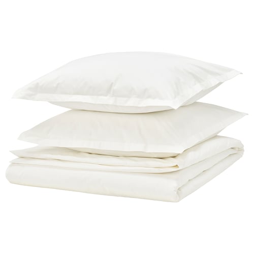 Un ensemble de couette HAMPFLOCKEL blanc avec un tissage en percale de coton impeccable, avec des taies d’oreiller avec des rebords décoratifs et une couette pliée au bas.