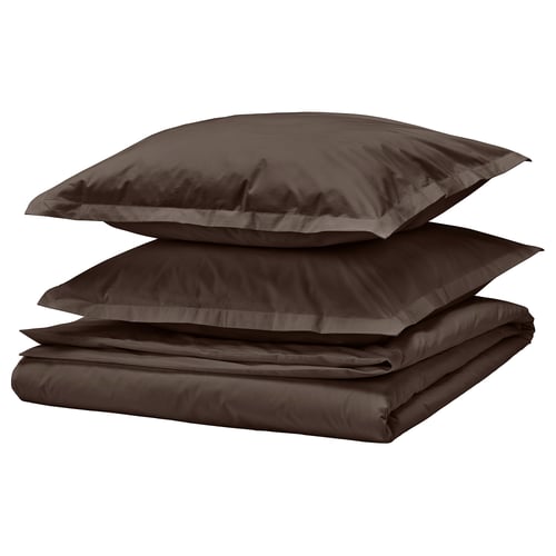 Parure de lit brun foncé, comprend une housse de couette et des taies d’oreiller, en 100 % coton, soigneusement pliées.