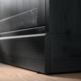 Buffet en bois gris foncé HAVSTA avec portes en verre. Design élégant et rustique, en pin massif, témoigne d’un savoir-faire minutieux.