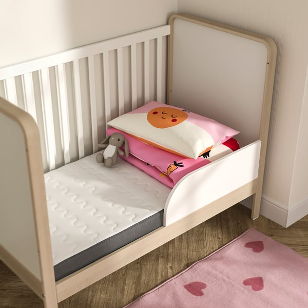 Matelas HIMLAVALV pour enfants avec literie rose et jouet, lavable, convient au lit d’enfant.