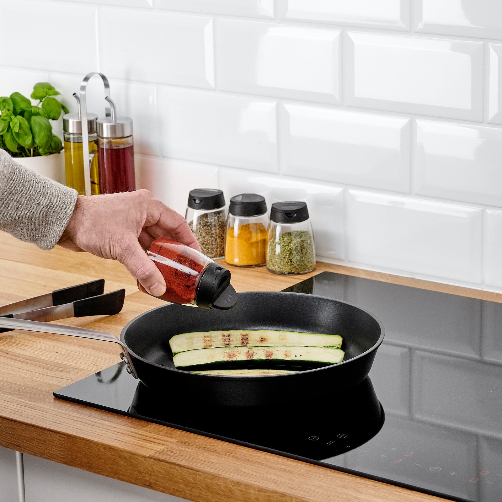 IKEA 365+ IHÄRDIG Bocaux à épices, verre, noir IKEA