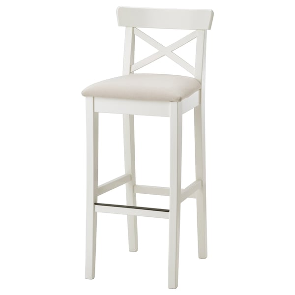 Tabouret de bar INGOLF blanc avec assise en tissu et dossier en bois, conçu pour le confort.