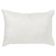 Coussin carré blanc, rectangulaire, ferme et dodu, fabriqué avec de la matière polyester recyclée.