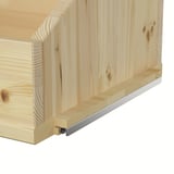 Étagère en bois avec séparateur en métal ; Finition robuste et naturelle.