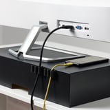 Les porte-câbles KALKSTUFF gèrent les cordons sur le bureau, en les gardant organisés et accessibles.