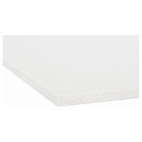 Plan de travail élégant en quartz blanc avec une surface lisse et résistante aux taches.