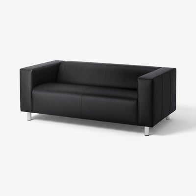 Canapé en cuir noir, design moderne, forme angulaire, lignes épurées, surélevé sur des pieds métalliques.