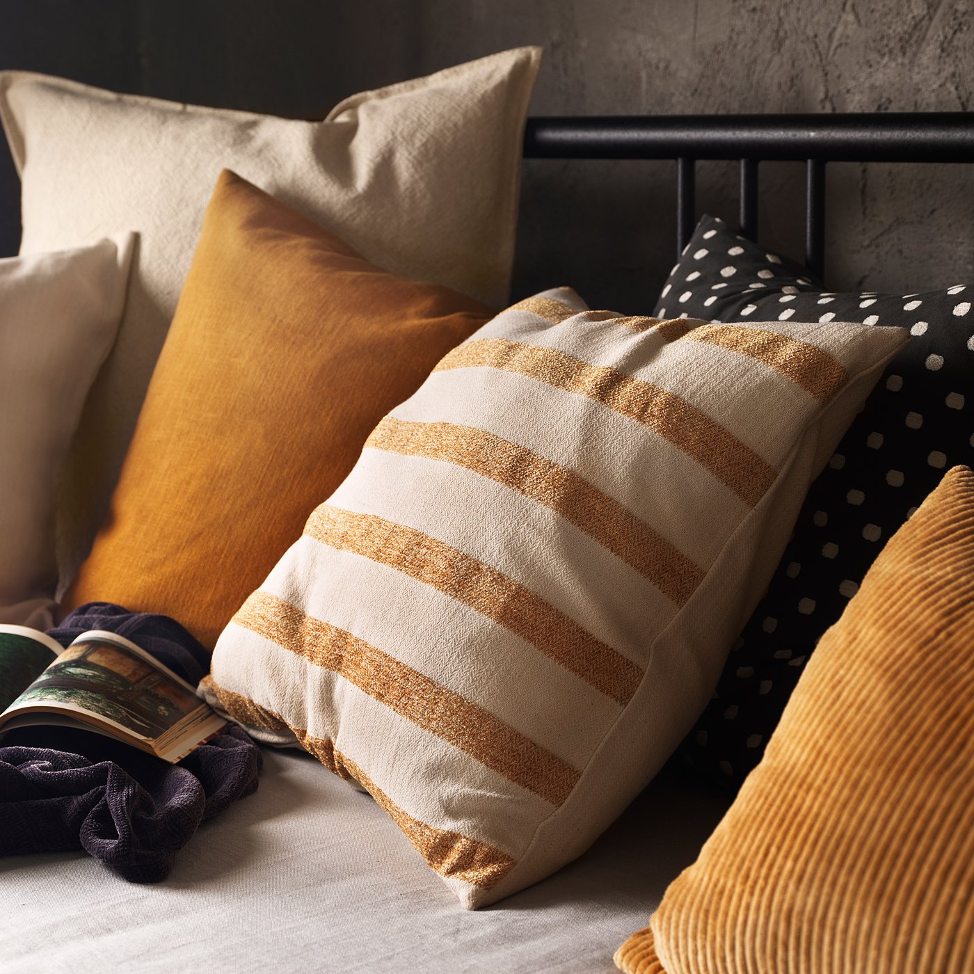 Coussin doré ikea Clearance