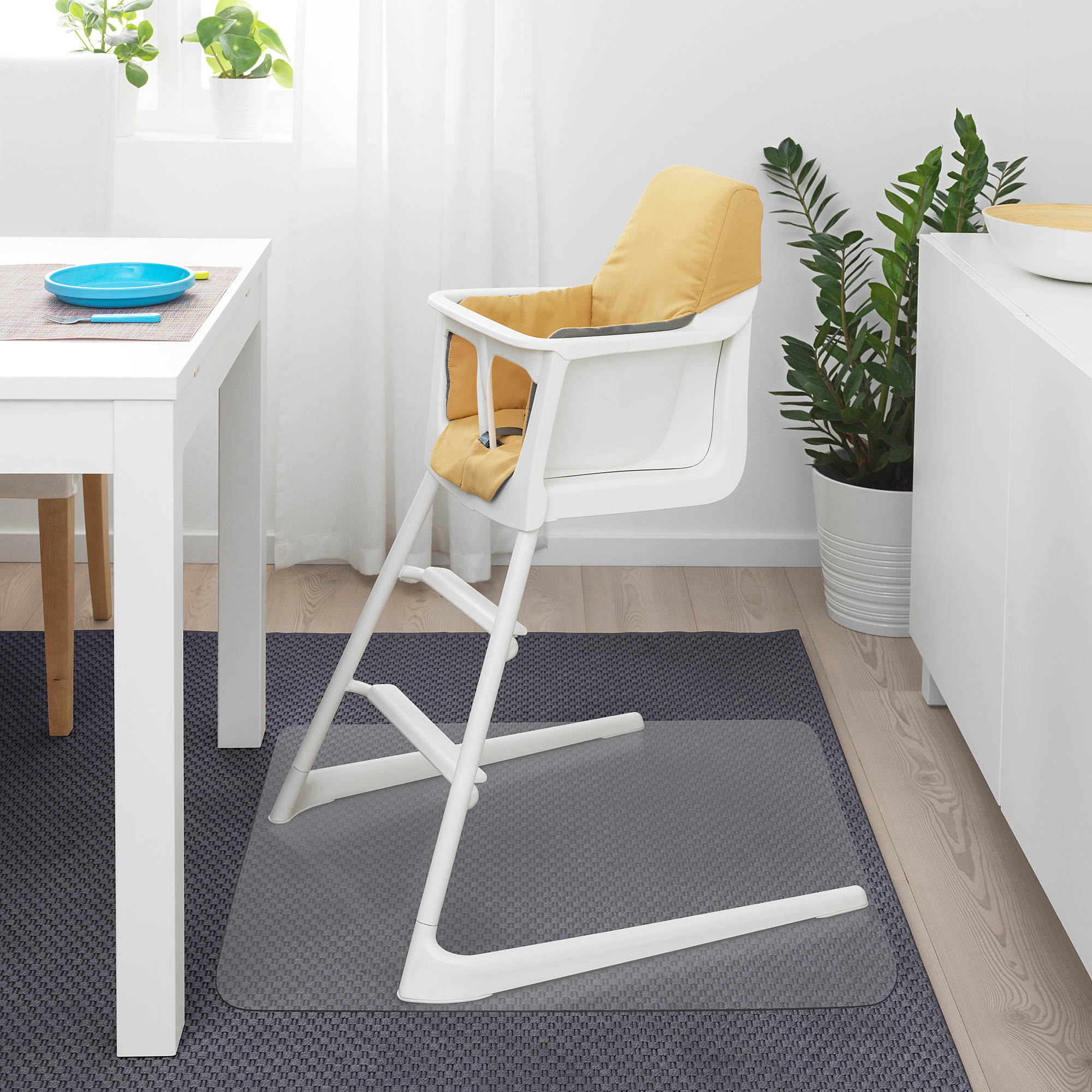 Housse de chaise pour enfants jaune confortable, respectueuse de l’environnement et sans danger pour la peau, s’adapte aux chaises hautes standard, douce et confortable.