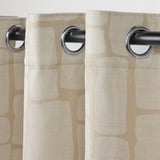 Le rideau avec œillets glisse en douceur, bloque la lumière, motif jacquard élégant.