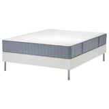 Un sommier LYNGÖR blanc avec un matelas vågstranda gris doté de ressorts ensachés et de 7 zones de confort pour le soutien.