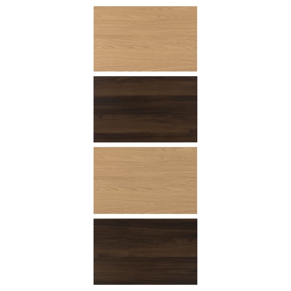Quatre panneaux de bois en deux teintes, brun clair et brun foncé, disposés verticalement. Panneaux de couleur claire en haut et en bas, plus foncés au milieu.