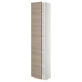 Grande armoire en bois blanc et brun clair au design élégant.