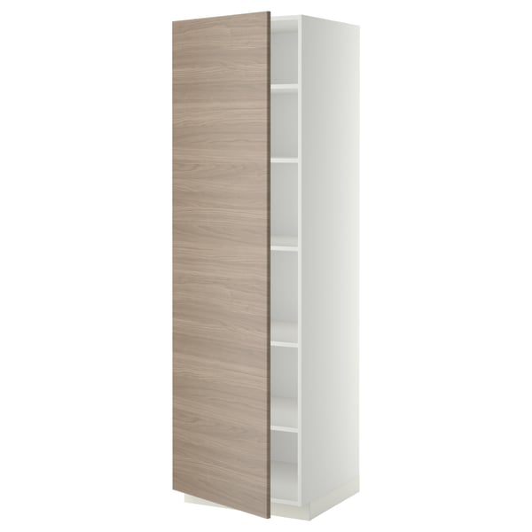 Une armoire METOD blanche et marron clair d’IKEA, dotée de portes à motif de noyer et d’une étagère réglable.